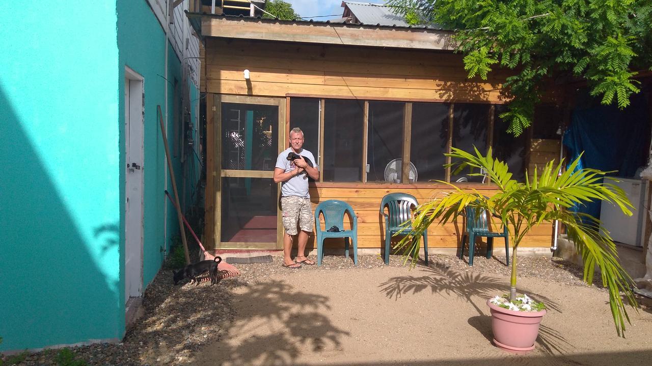 Placencia Hostel Exterior photo